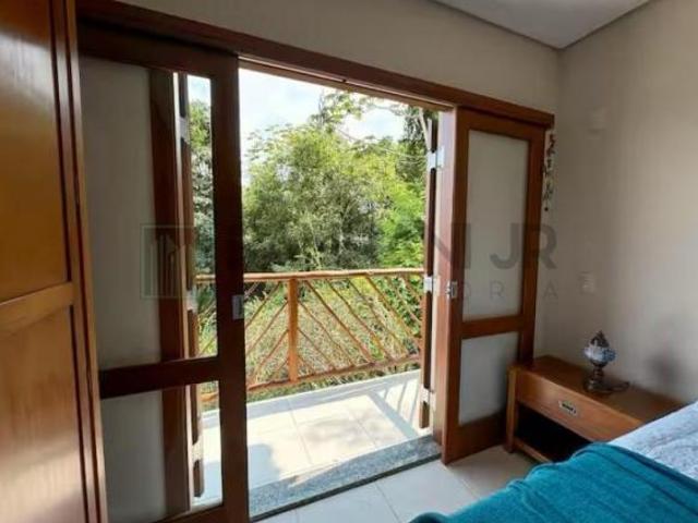 Apartamento à venda em Ilhabela SP, no bairro Curral: 1 quarto, 1 suíte, 3 salas, 2 banheiros, 1 vag