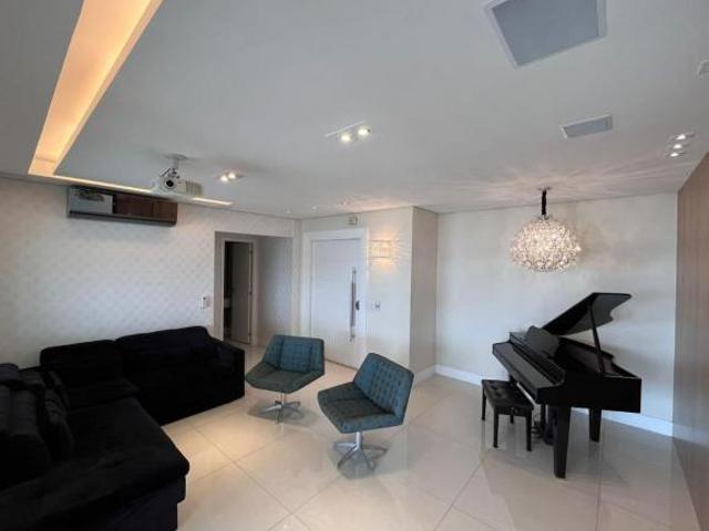 Apartamento à venda em Vila Regente Feijó com 124 m², 3 quartos, 4 vagas