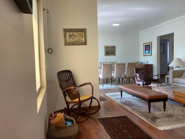 Apartamento à Venda frente a praça vista e sol da manhã, 124 m² 3 quartos 3 vagas Real Parque SP