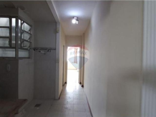 Apartamento a venda localizado no bairro Centro tem 50 metros quadrados com um quarto amplo e um ba