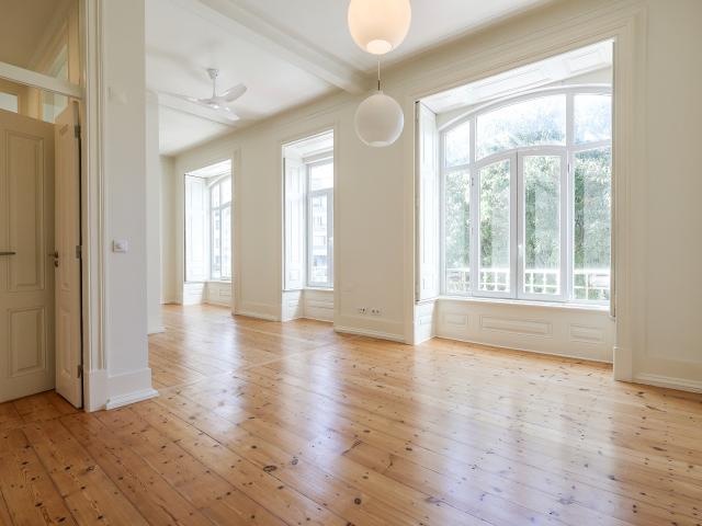 Apartamento à venda, Rua Alexandre Herculano Lisboa, Portugal