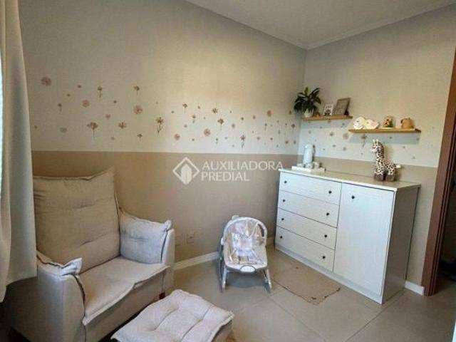 Apartamento a Venda semi mobiliado, com 2 quartos, sacada com churrasqueira, sala, cozinha, área de