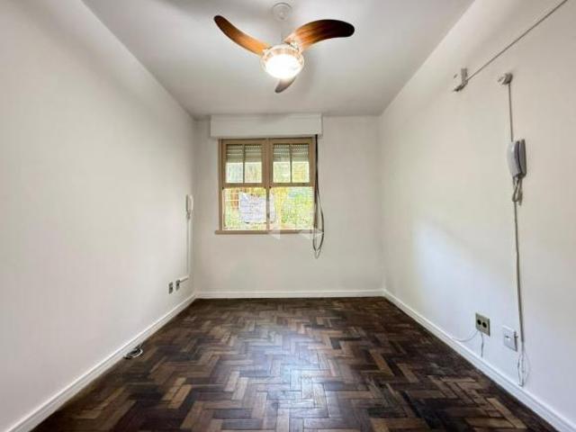 Apartamento à venda, térreo, 2 dormitórios, vaga rotativa, bairro Santo Antônio