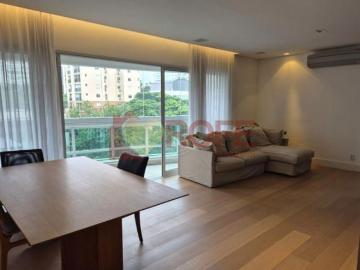 Apartamento à venda totalmente reformado em Moema,105 m2,2 dormitórios e 2 vagas!