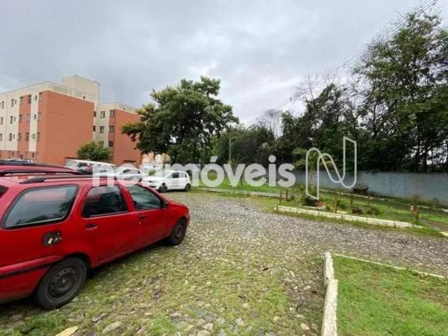 Apartamento á venda 02 quartos no Camargos