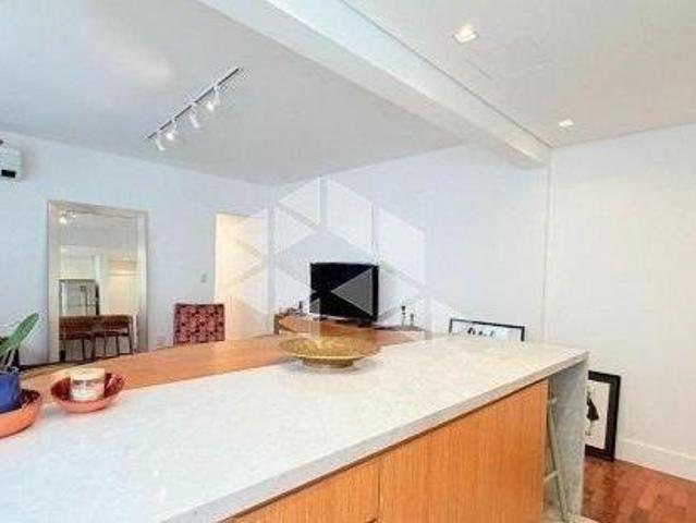 Apartamento à venda, 2 dormitórios, 1 vaga e elevador no bairro Auxiliadora Porto Alegre / RS