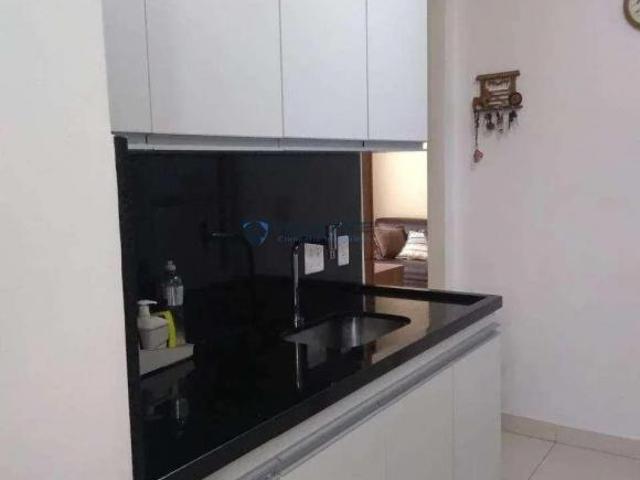 Apartamento à venda, 2 dormitórios e sacada, no Parque Jambeiro em Campinas SP