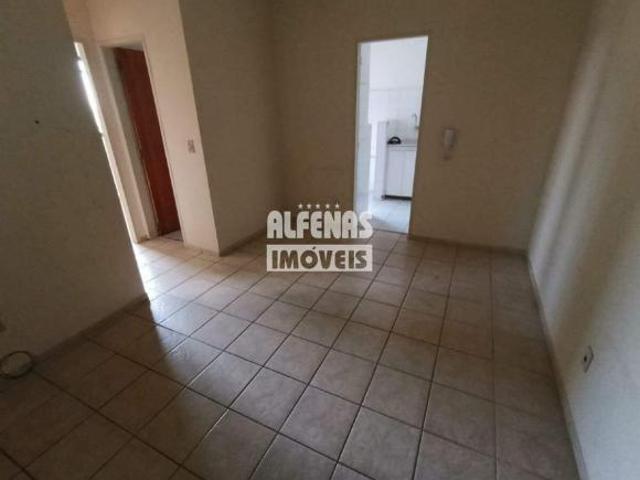 Apartamento à venda 2 quartos no Bairro Califórnia