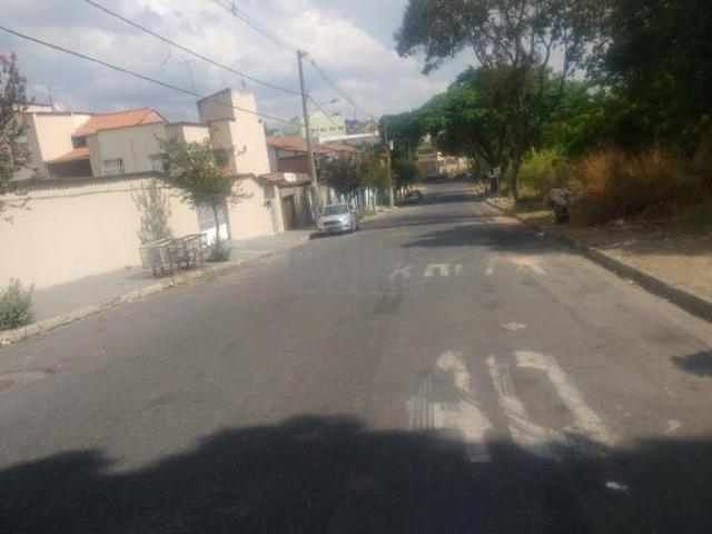 Apartamento à venda 2 quartos no Bairro Califórnia