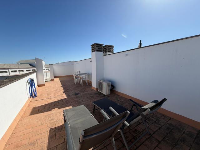 APARTAMENTO ADOSADO CON GARAJE Y TRASTERO, CON VISTAS AL MAR!