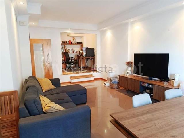 Apartamento, Amora