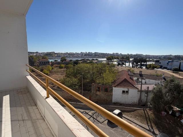 Apartamento, Amora