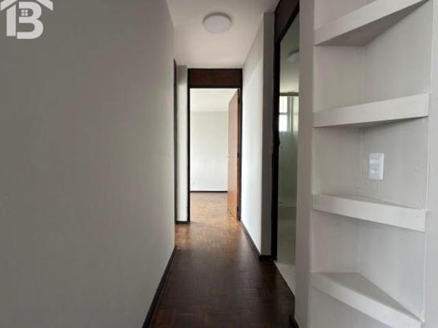 Apartamento amplo 2 quartos no CIC em condomínio
