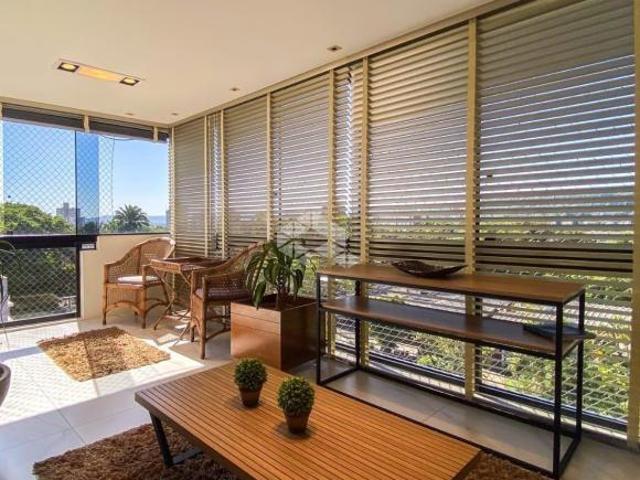 Apartamento amplo com 03 dormitórios 01 suíte no Bairro Higienópolis