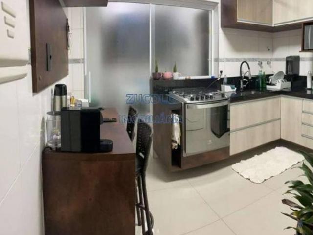 Apartamento amplo com 2 dormitórios, 1 com closet, 2 banheiros e 1 vaga de garagem