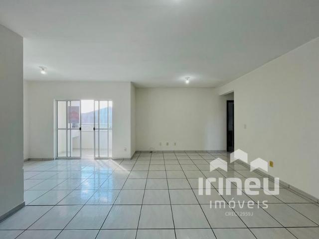 Apartamento amplo com 2 quartos sendo 1 suíte no bairro Fátima!
