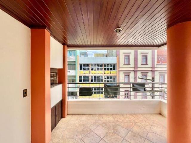 Apartamento Amplo de 3 Dormitórios no Coração da Cidade