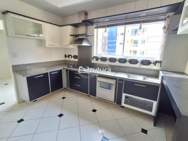 Apartamento amplo de 3 dormitórios semimobiliado à uma quadra da UFN