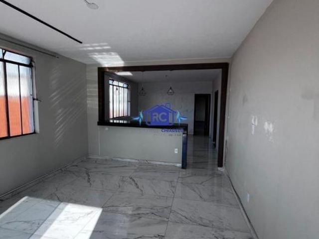 Apartamento amplo e bem localizado no bairro Sao Sebastião.. Sala espaçosa com sacada,banho social