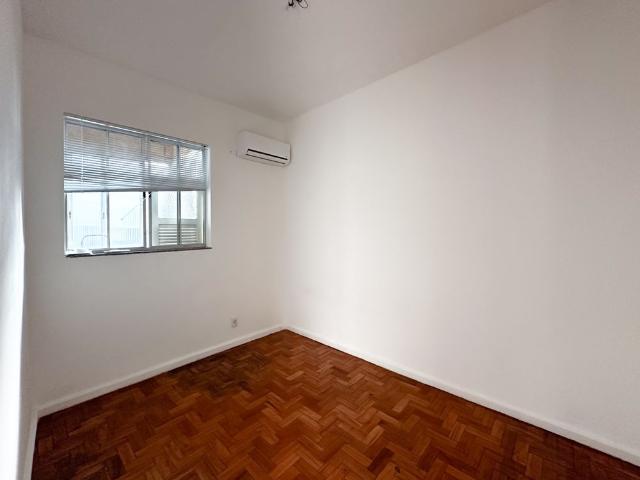 Apartamento amplo e semi mobiliado em Ipanema