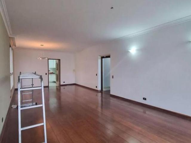 Apartamento amplo em Cidade Monções SP