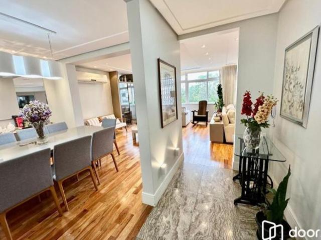 Apartamento amplo na Cidade Baixa – 155 m² | 3 dormitórios | 2 vagas