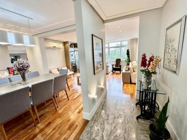Apartamento amplo na Cidade Baixa – 155 m² | 3 dormitórios | 2 vagas