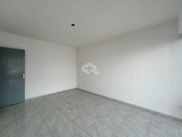 APARTAMENTO AMPLO NO CENTRO COM SACADA, 02 DORMITÓRIOS