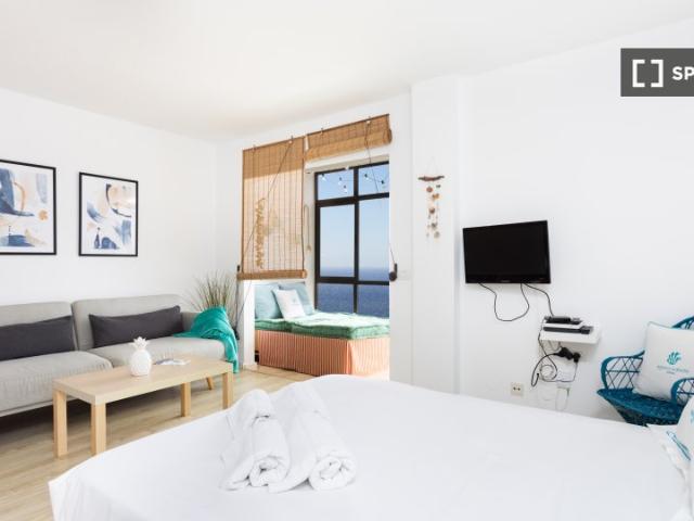 Apartamento amueblado de 1 dormitorio con balcón en San Cristóbal