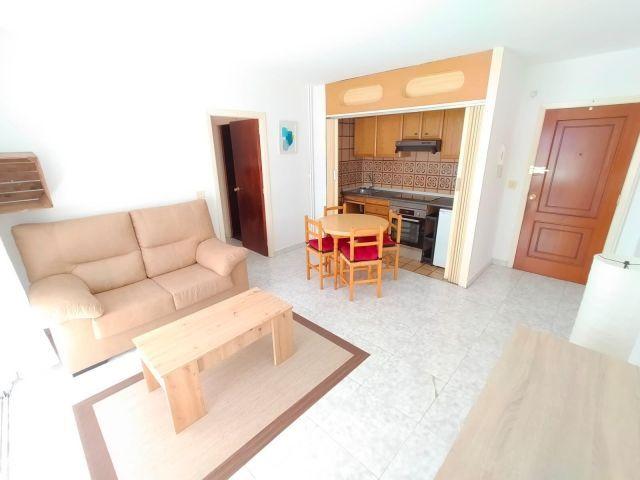 APARTAMENTO AMUEBLADO DE 1 DORMITORIO CON CONSUMOS EXCEPTO LUZ, PROXIMO AL CENTRO