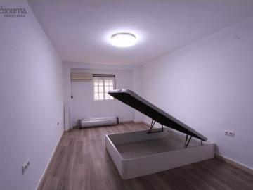 Apartamento amueblado en Avenida de Miraflores – Estancias temporales
