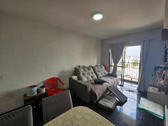 Apartamento andar alto, repleto de armários embutidos, próximo a USP