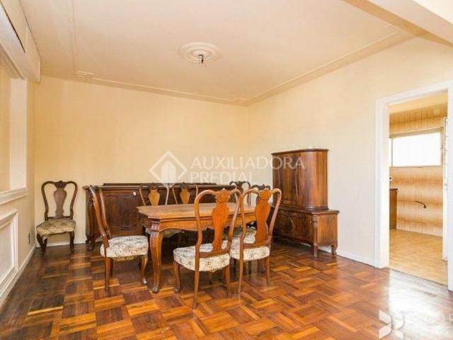 APARTAMENTO: APARTAMENTO: Belíssimo apartamento de três dormitórios sendo um deles com sacada