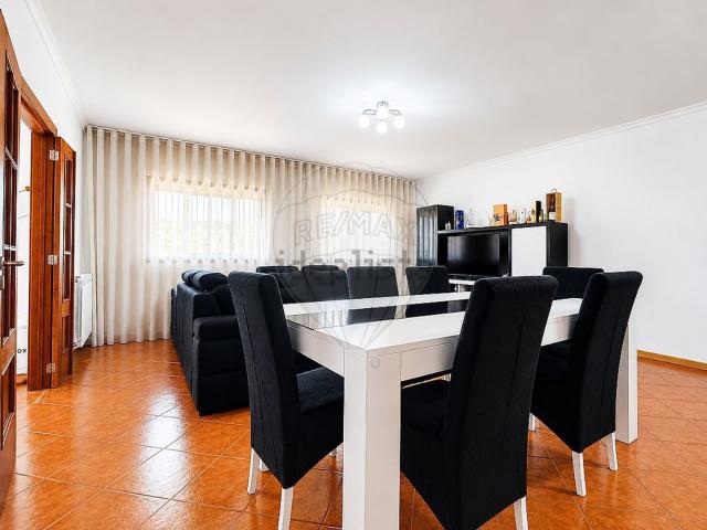 Apartamento, Arco de Baúlhe e Vila Nune