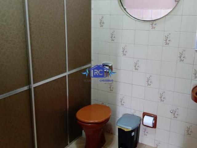 Apartamento bem espaçoso com ótima ventilação e luminosidade. Cômodos grandes e bem planejados. Poss