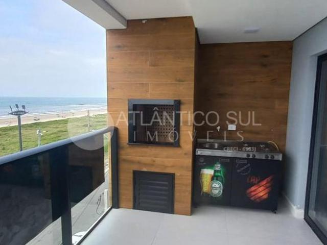 Apartamento beira Mar com 2 Quartos, 1 suíte, 1 banheiro social, sala, cozinha