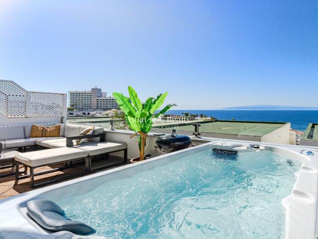 Apartamento boho de lujo con jacuzzi y vistas al mar en Los. 107m² Acantilado de los Gigantes