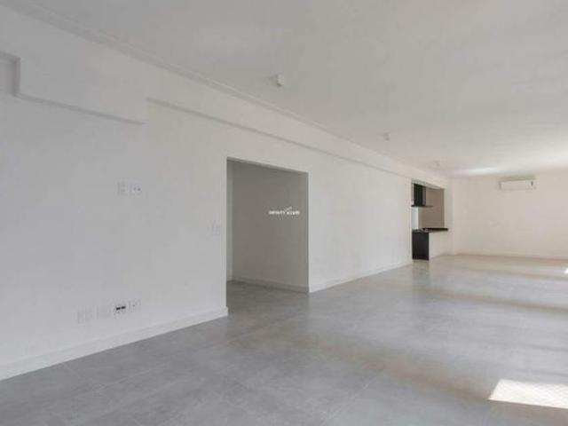 Apartamento c/ 3 quartos, 1 suíte e 2 vagas, 225m², à venda no Condomínio Edifício Maria Laetitia, n