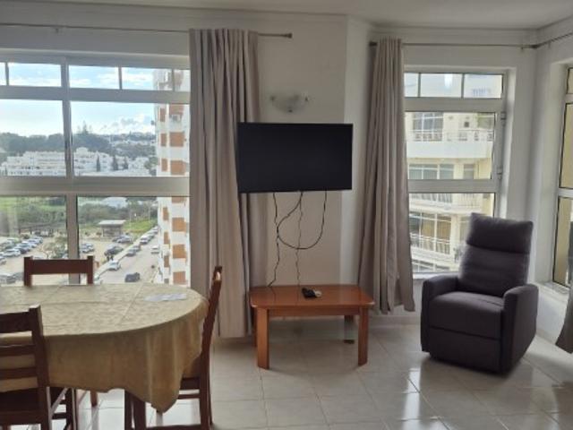 Apartamento 'Camões 7 F Frente Praia', Wi Fi e Ar Condicionado