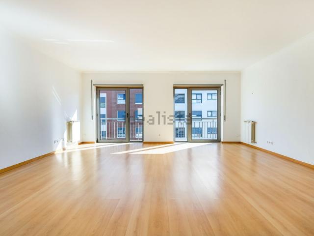 Apartamento, Carnaxide e Queijas