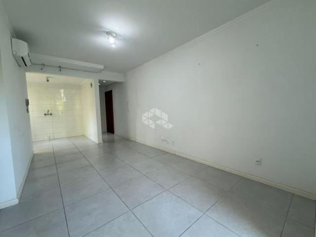 Apartamento central com 02 dormitórios, próximo a Corsan