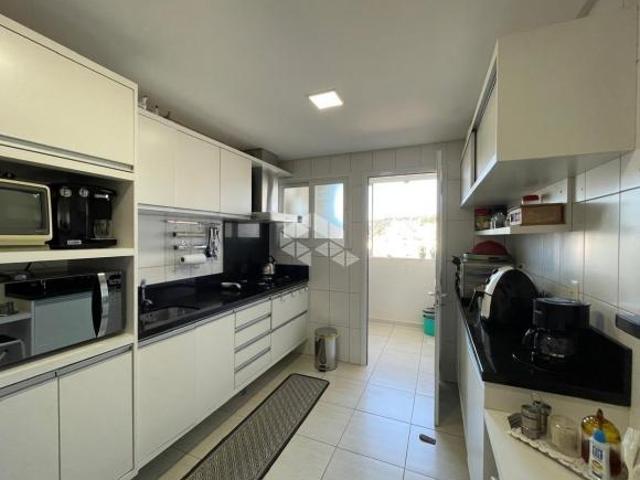 Apartamento central com 3 dormitórios, sendo 1 suíte