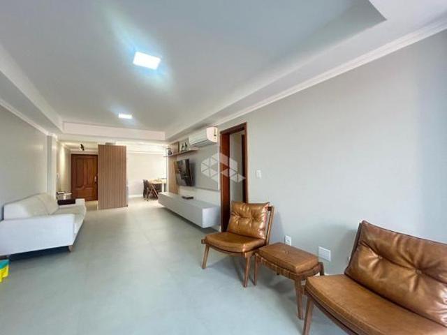 Apartamento Central Semimobiliado com 3 Dormitórios!
