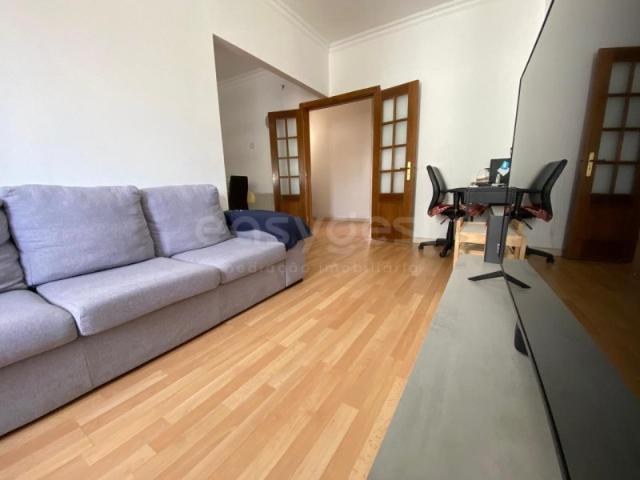 Apartamento central T2 na Moita em bom estado