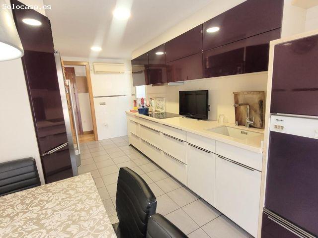 Apartamento céntrico, cerca de la playa, terraza abierta y cerrada, aire acondicionado aparcamiento