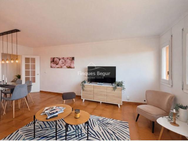 Apartamento céntrico con licencia turística y parking en Beg. 110m² Begur