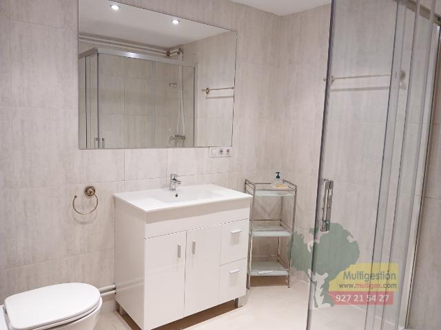 APARTAMENTO CÉNTRICO CON TERRAZA