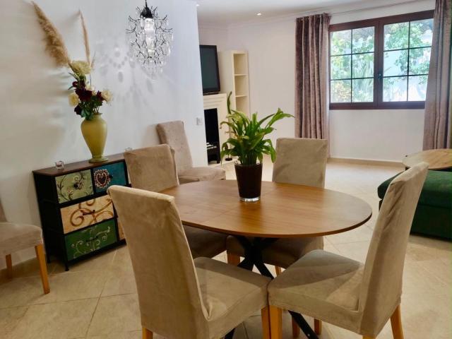 APARTAMENTO CERCA DEL MAR CON JARDÍN PRIVADO Y GASTOS INCLUIDOS EN MARBESA MARBELLA