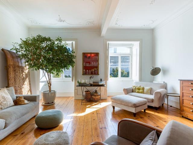 APARTAMENTO CHARMO SOZINHO COM 3 DORMITÓRIOS | RUA DE SÃO PA. 140m² Lisbon