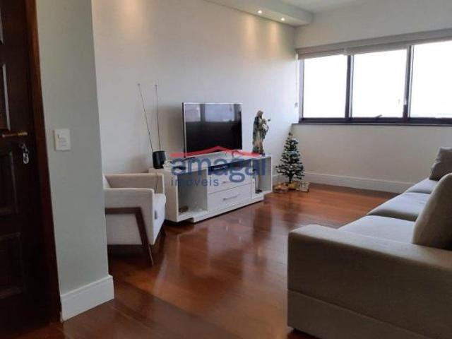 Apartamento com 3 dormitórios